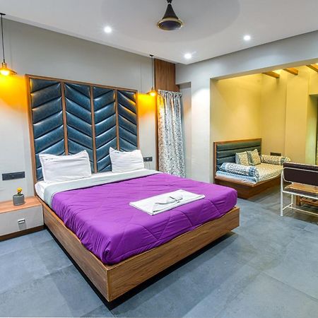 Hotel Vrindavan Deluxe Kolhapur Exterior photo