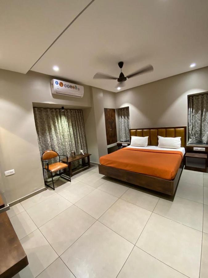 Hotel Vrindavan Deluxe Kolhapur Exterior photo