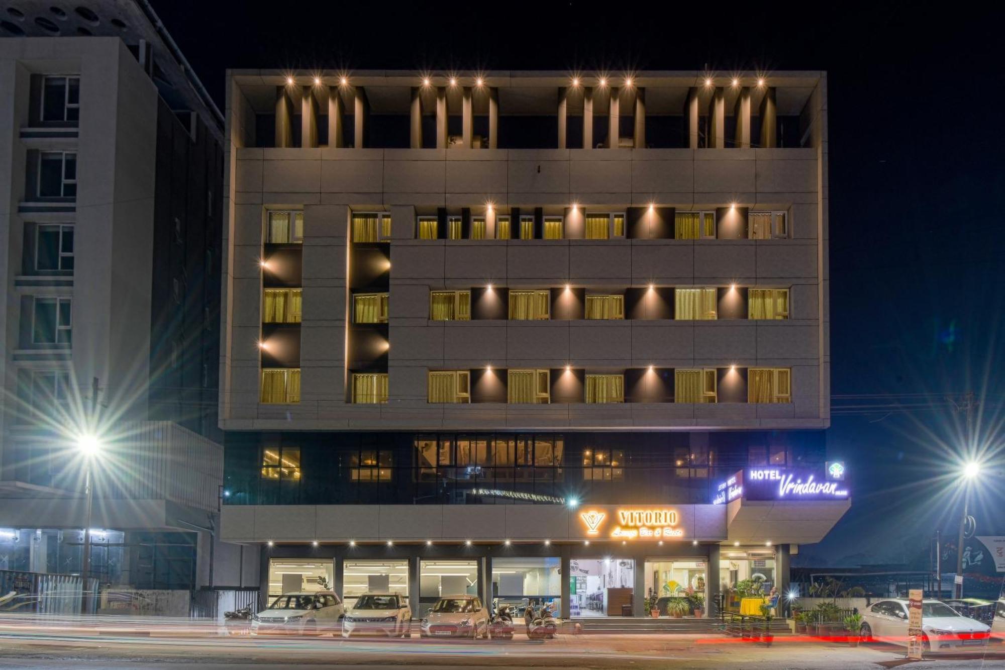 Hotel Vrindavan Deluxe Kolhapur Exterior photo