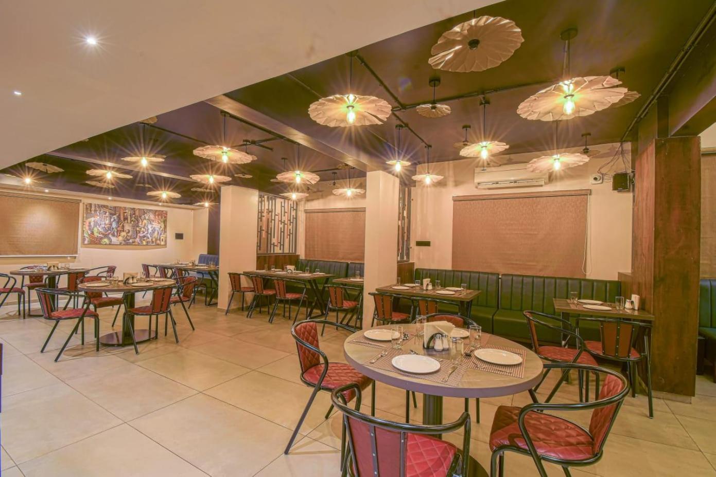 Hotel Vrindavan Deluxe Kolhapur Exterior photo