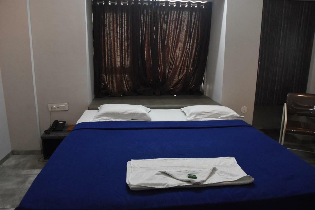 Hotel Vrindavan Deluxe Kolhapur Exterior photo