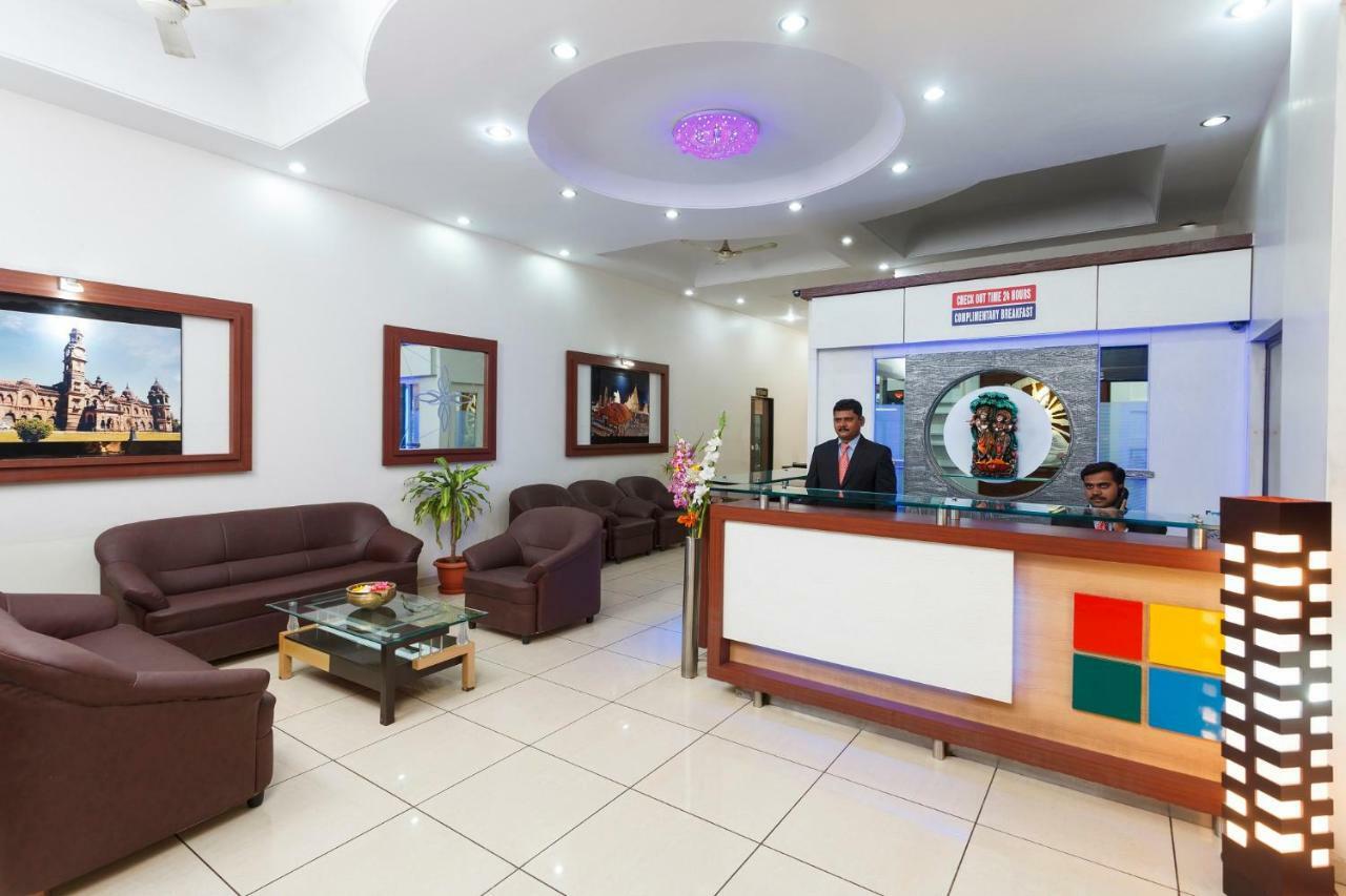 Hotel Vrindavan Deluxe Kolhapur Exterior photo