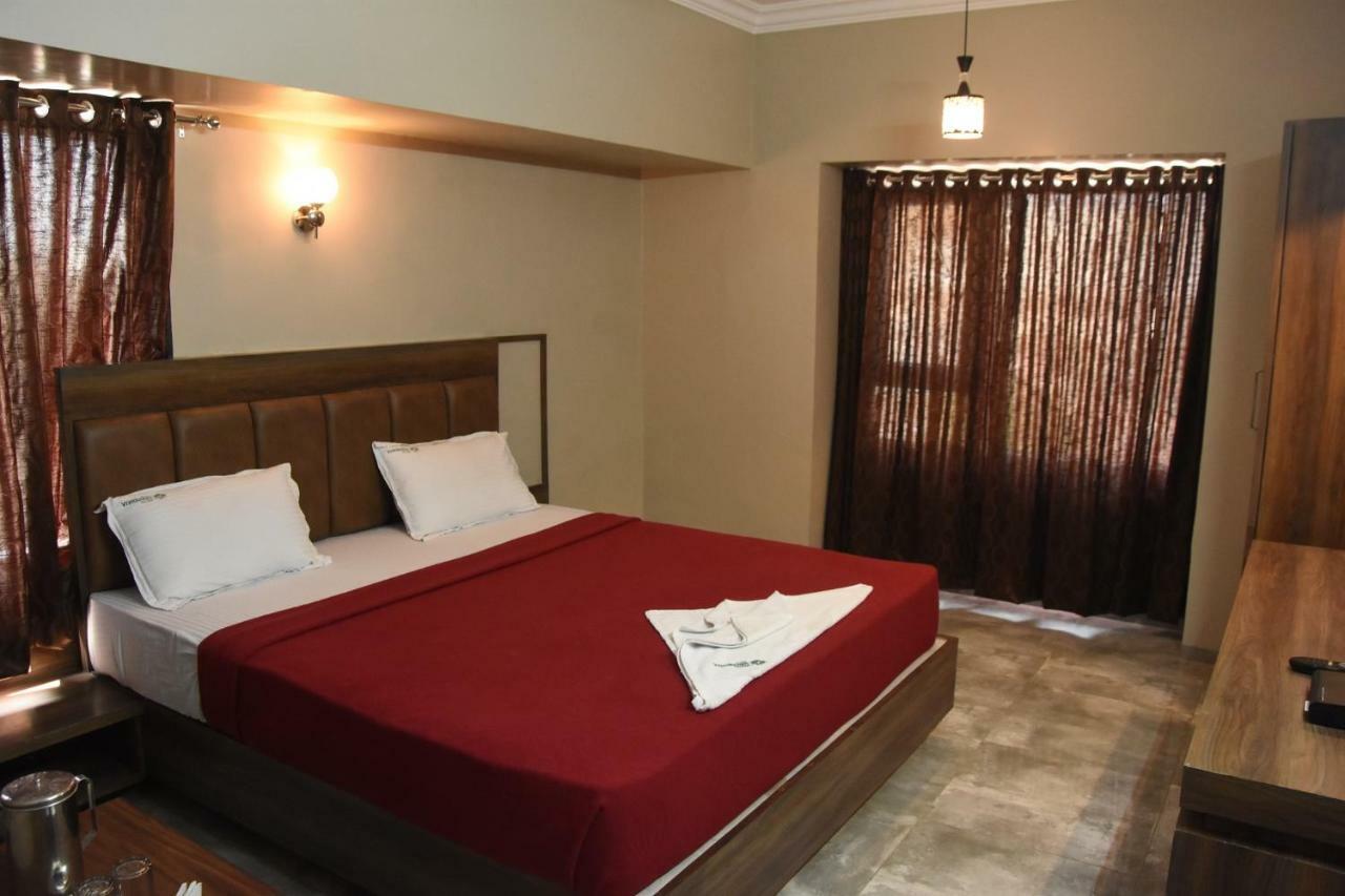 Hotel Vrindavan Deluxe Kolhapur Exterior photo