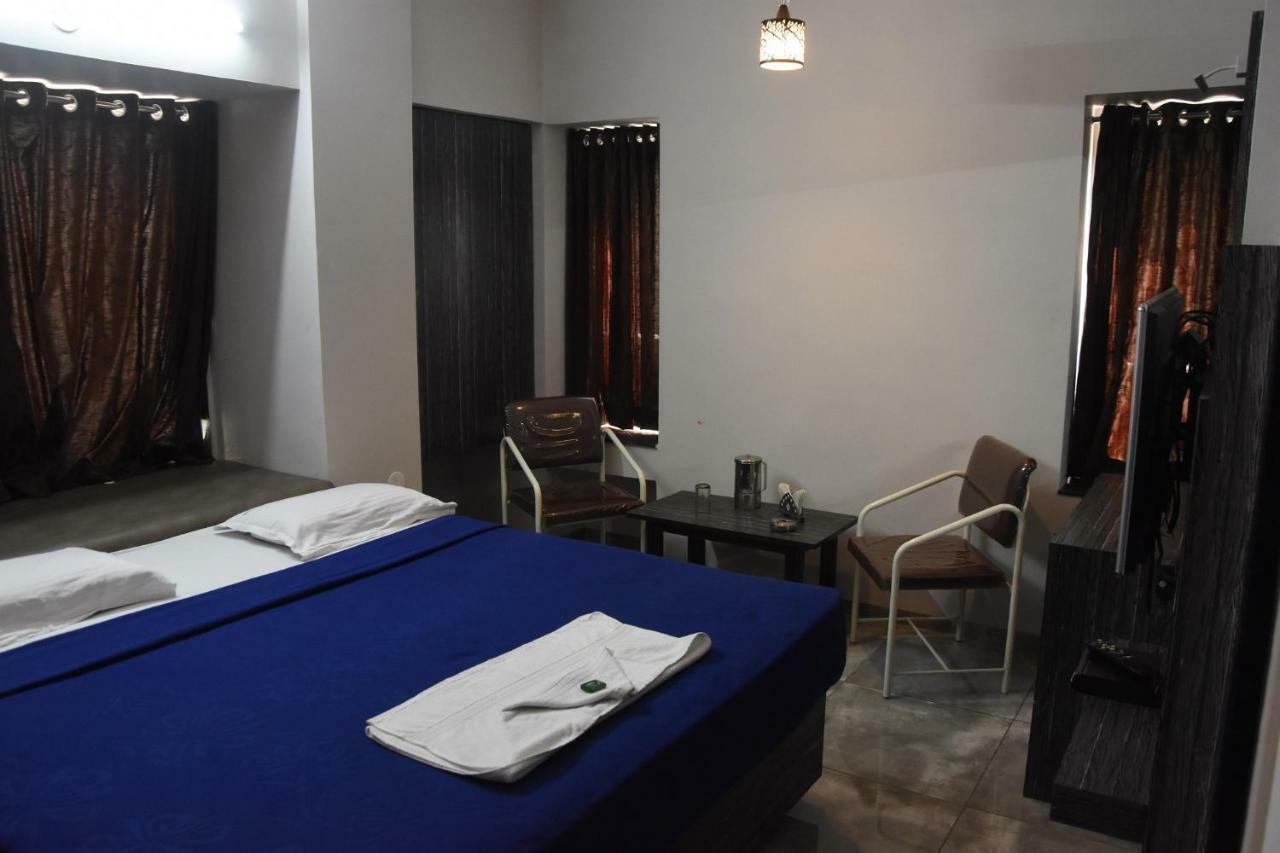 Hotel Vrindavan Deluxe Kolhapur Exterior photo