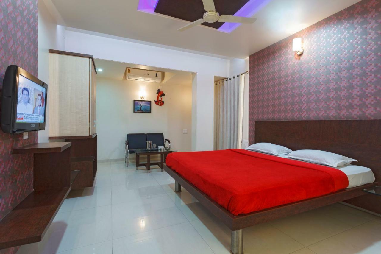 Hotel Vrindavan Deluxe Kolhapur Exterior photo