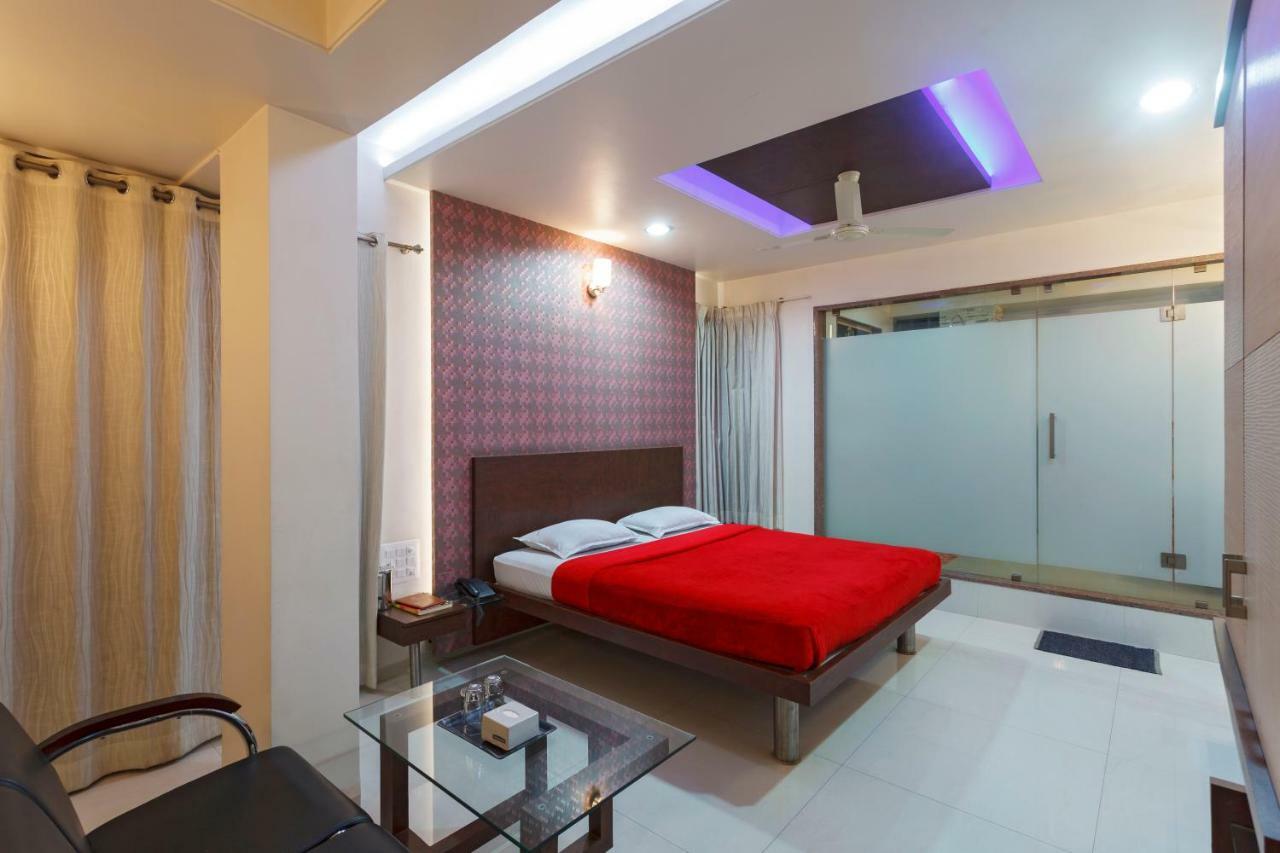 Hotel Vrindavan Deluxe Kolhapur Exterior photo