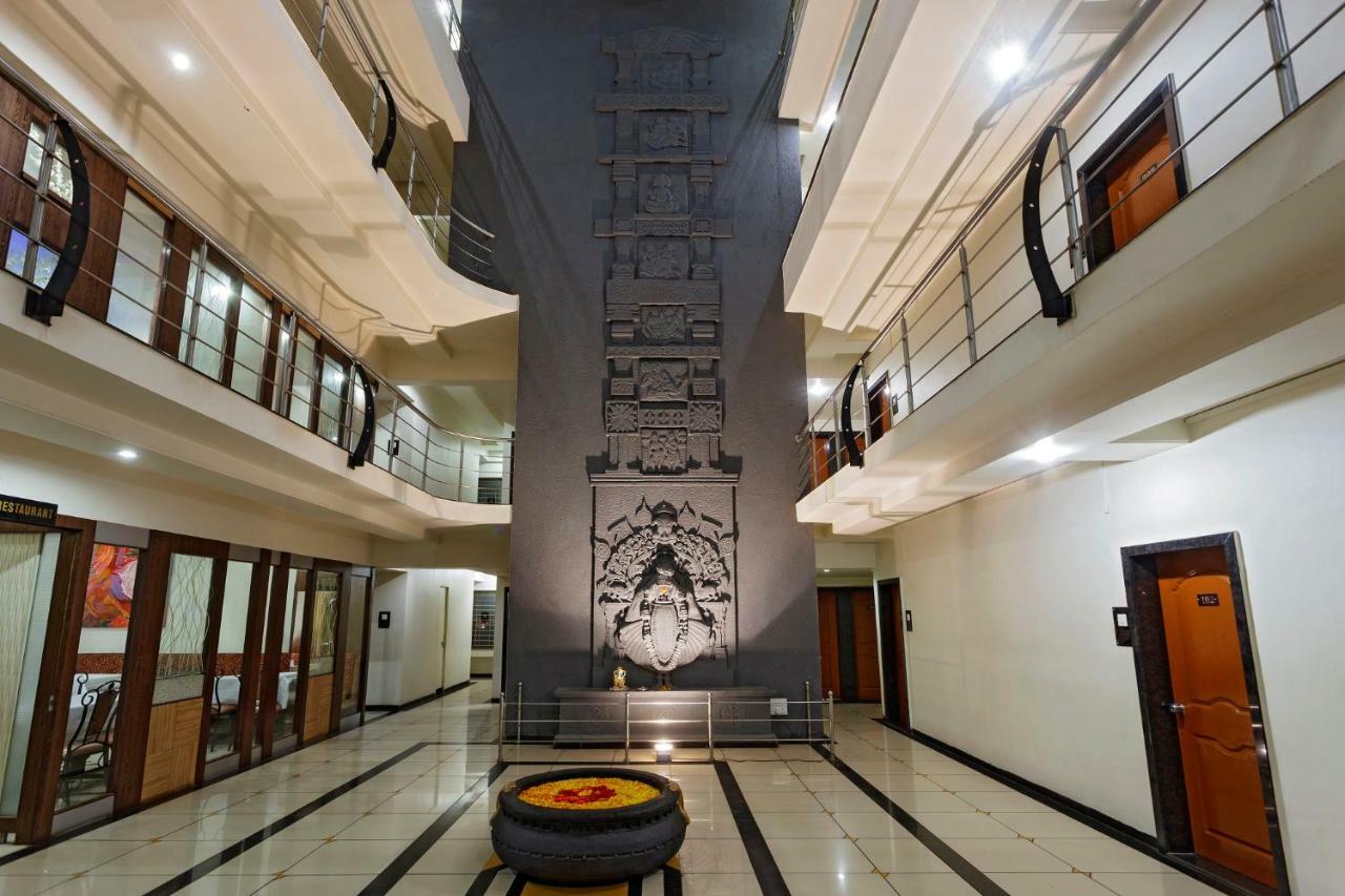 Hotel Vrindavan Deluxe Kolhapur Exterior photo