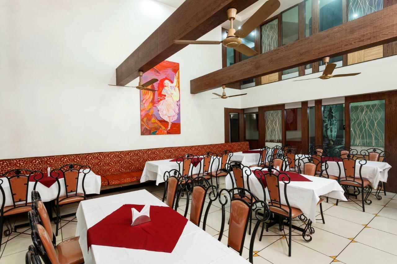 Hotel Vrindavan Deluxe Kolhapur Exterior photo