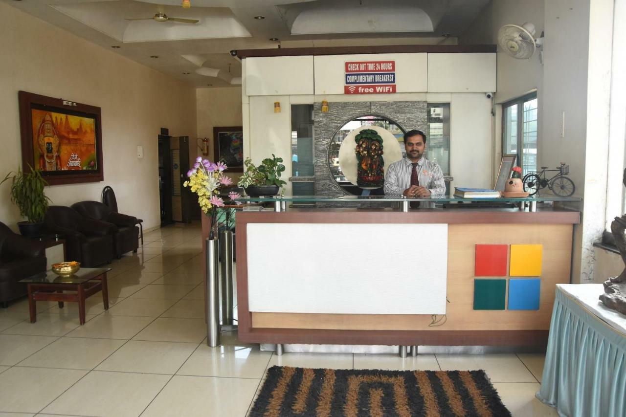 Hotel Vrindavan Deluxe Kolhapur Exterior photo