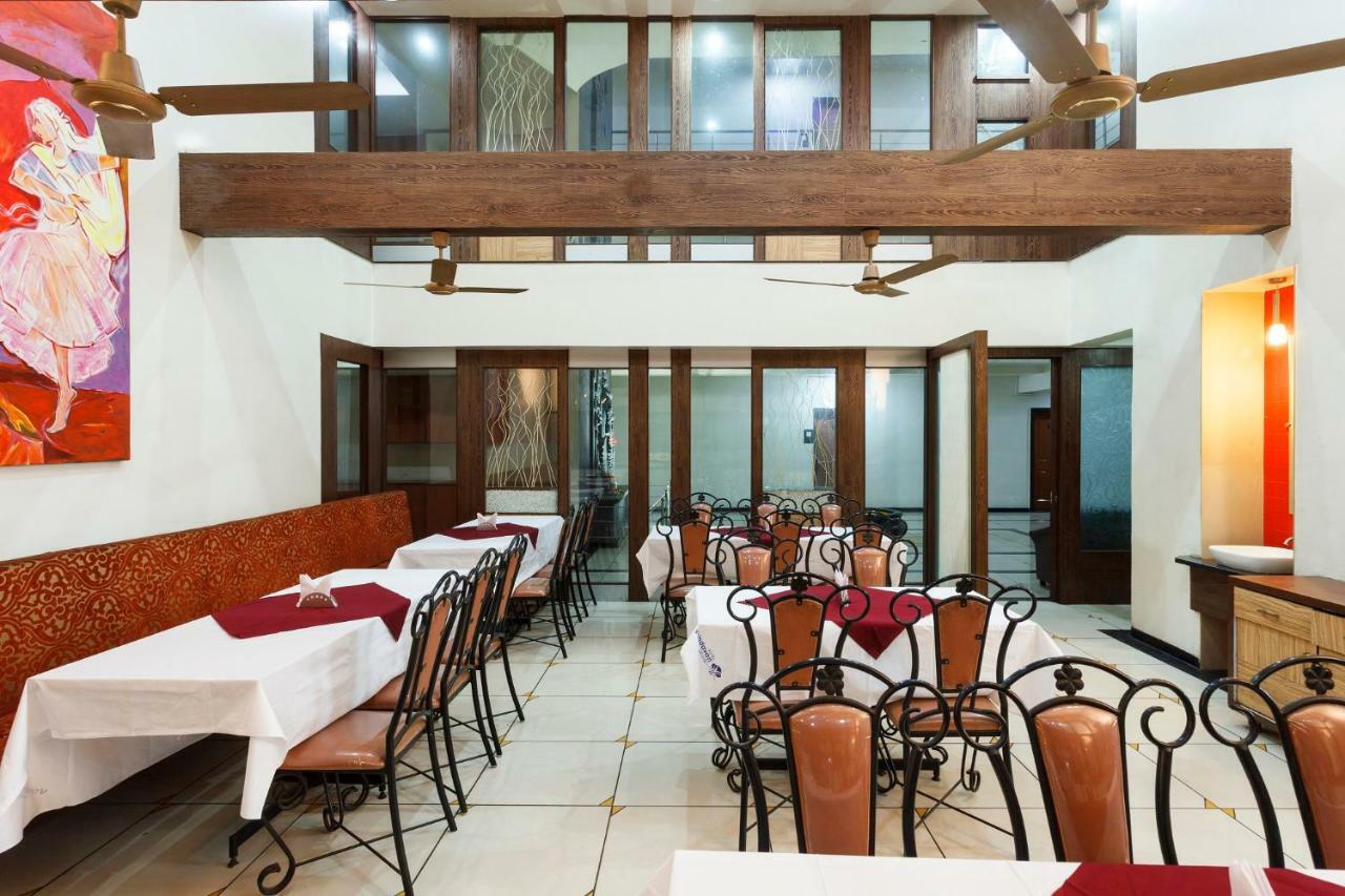 Hotel Vrindavan Deluxe Kolhapur Exterior photo