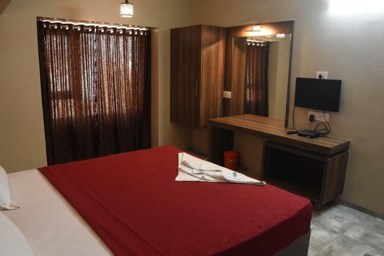 Hotel Vrindavan Deluxe Kolhapur Exterior photo